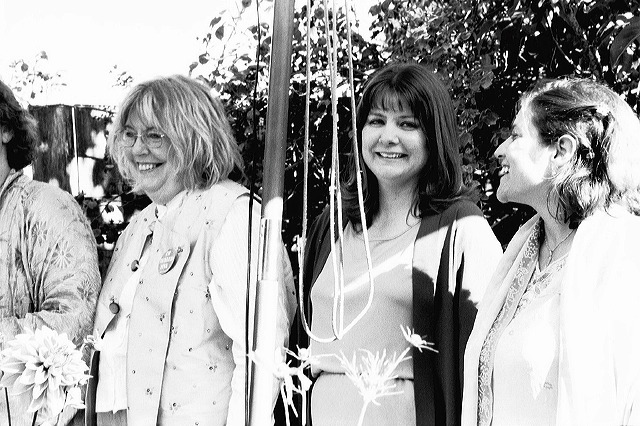 linda_julie_andrea_bw.jpg